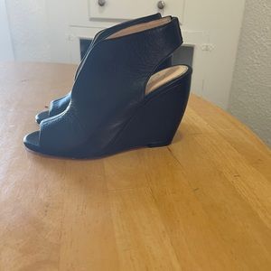 JESSICA SIMPSON WEDGE BLACK SIZE 6 $50